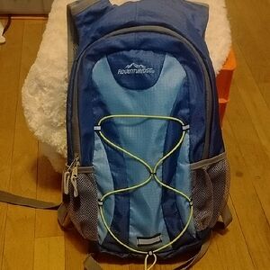 new adventuridge hydration backpack 2 liter camping / hiking backpack camelpack